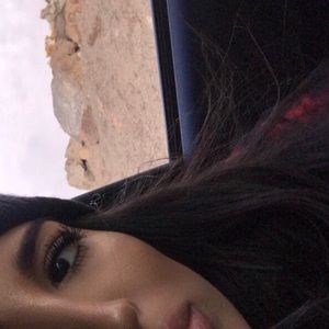 Meet your Posher, Yesenia